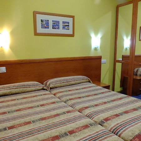 Torrejón de Ardoz Hostal Los Claveles מראה חיצוני תמונה