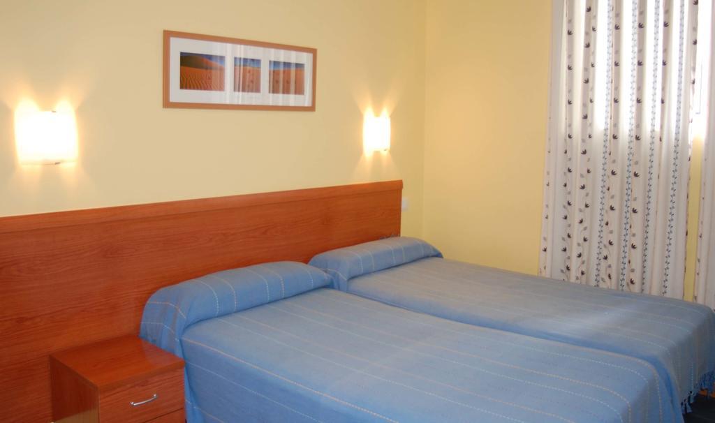 Torrejón de Ardoz Hostal Los Claveles מראה חיצוני תמונה