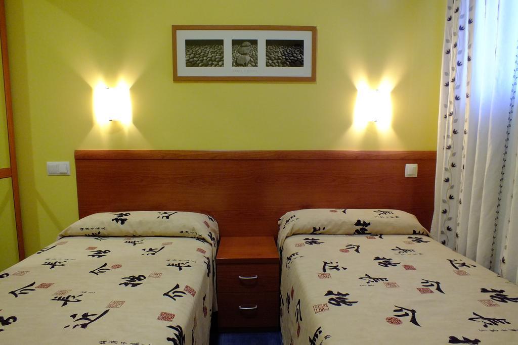 Torrejón de Ardoz Hostal Los Claveles מראה חיצוני תמונה